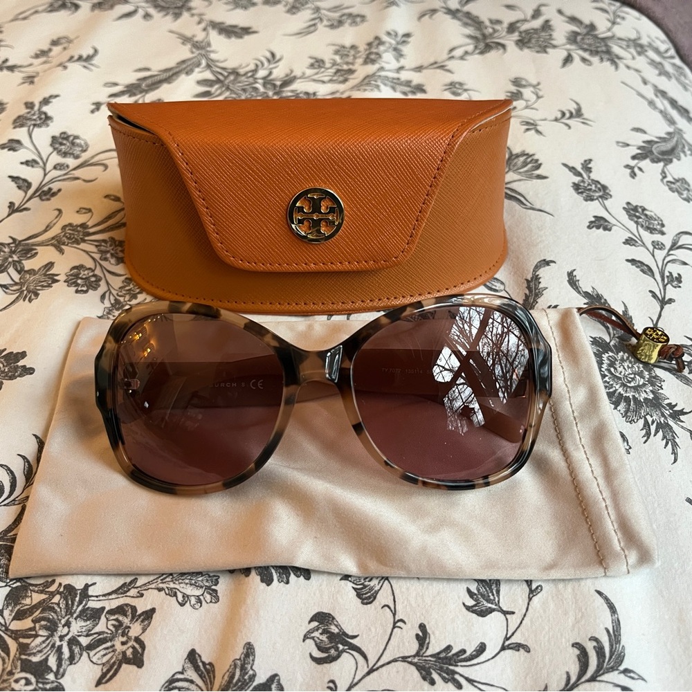 Tory Burch Sunglassess